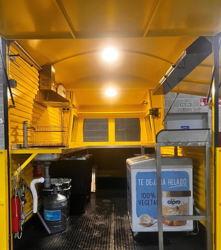 Interior del truck visto desde la puerta trasera